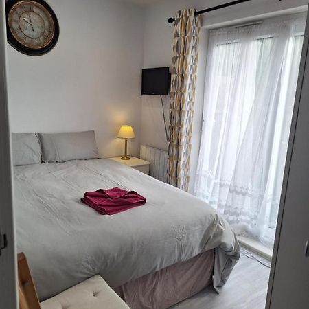 Deluxe Single Room Only For One Adult Northolt  Екстериор снимка