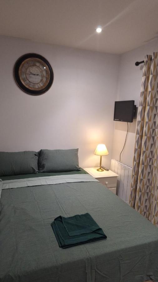 Deluxe Single Room Only For One Adult Northolt  Екстериор снимка